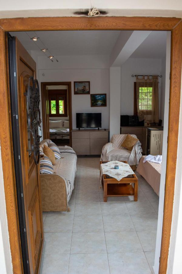 Efi'S Guest House เอยอส ดิมิตริออส ภายนอก รูปภาพ